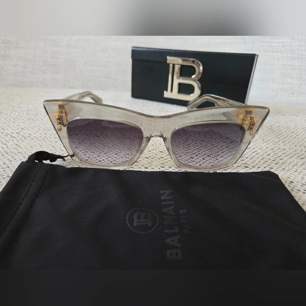 NWB BALMAIN PARIS Full Rim Cat Eye Shape Gray Gold Logo Sunglasses Made In Japan